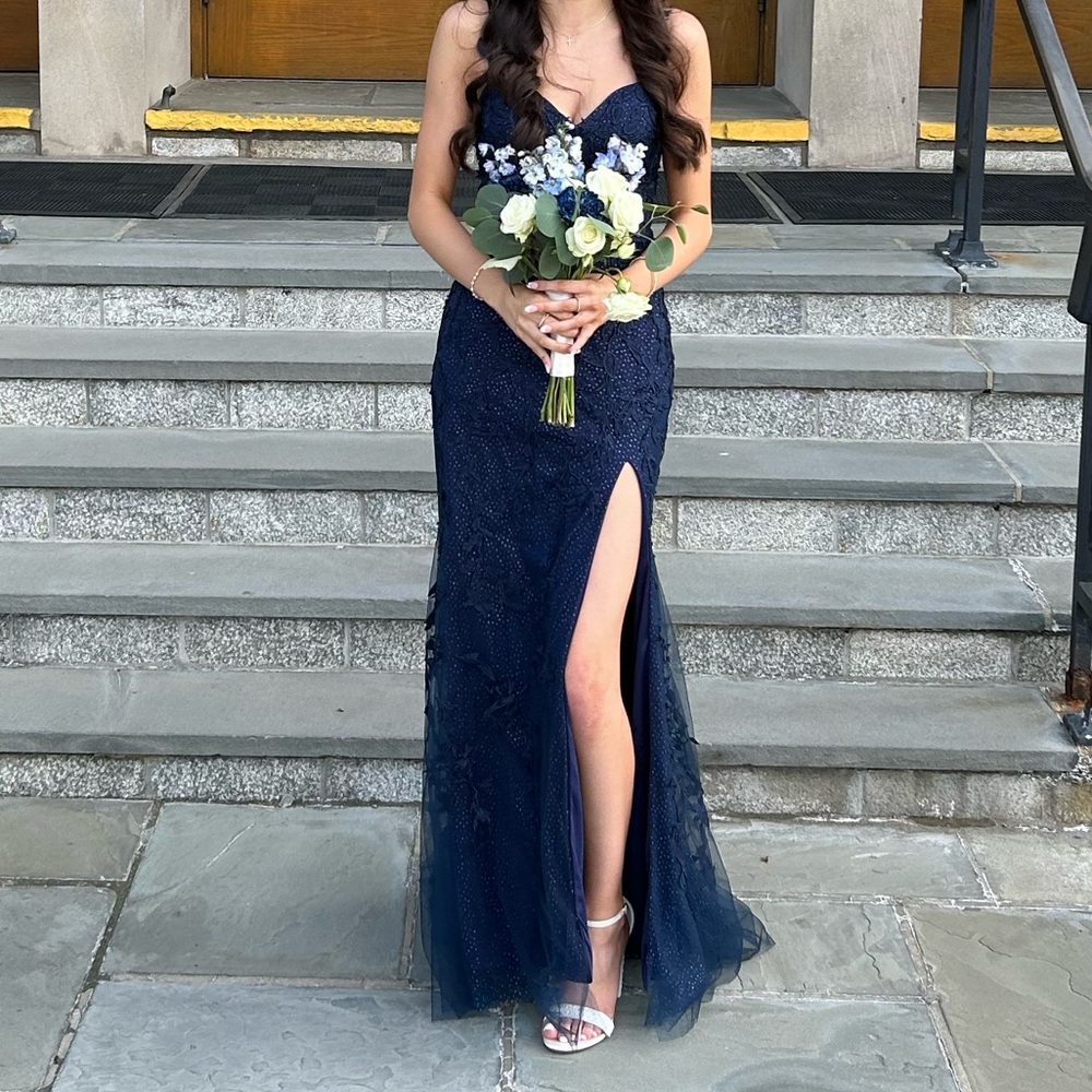 Elegant Navy Blue Evening Gown